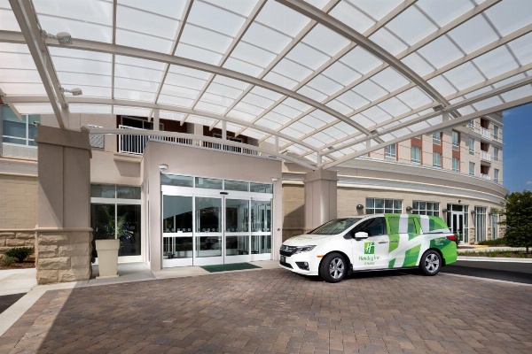 Holiday Inn & Suites Arden-Asheville Airport image 2